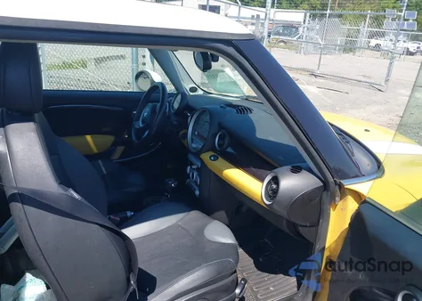 2008 Mini Cooper S z USA, uszkodzony, nr VIN WMWMF735X8TV32721